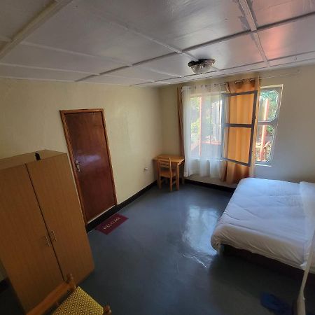 Maddy'S Kitchen And Accomodation Gisenyi Luaran gambar