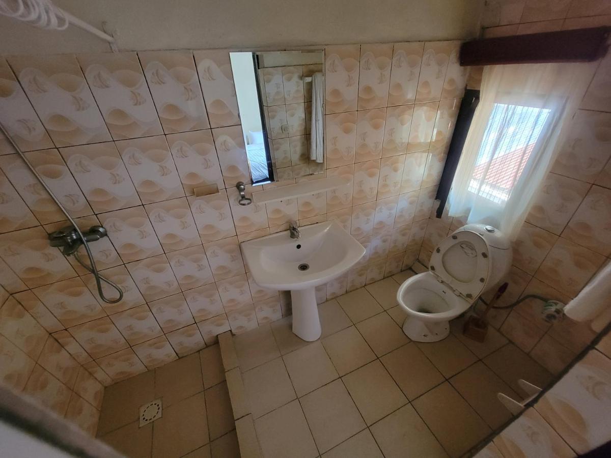 Maddy'S Kitchen And Accomodation Gisenyi Luaran gambar